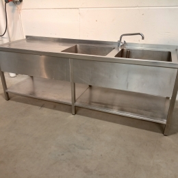 s/s sink with 2 tanks right